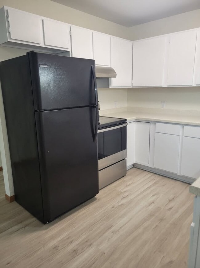 Building Photo - 703 S Main St