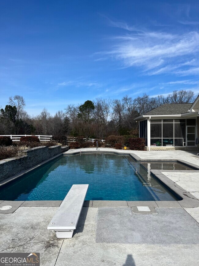 Photo - 87 Ridgeview Ln