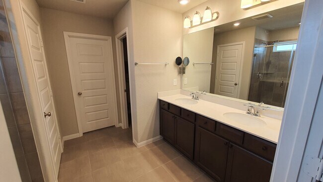 Photo - 7010 Silverleaf Oak St