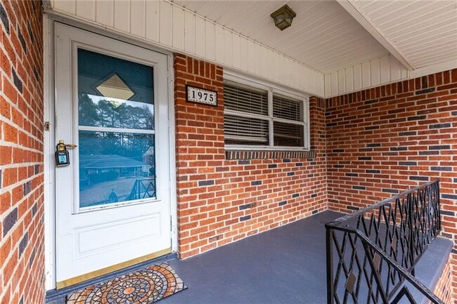 Photo - 1975 Kilburn Dr NE