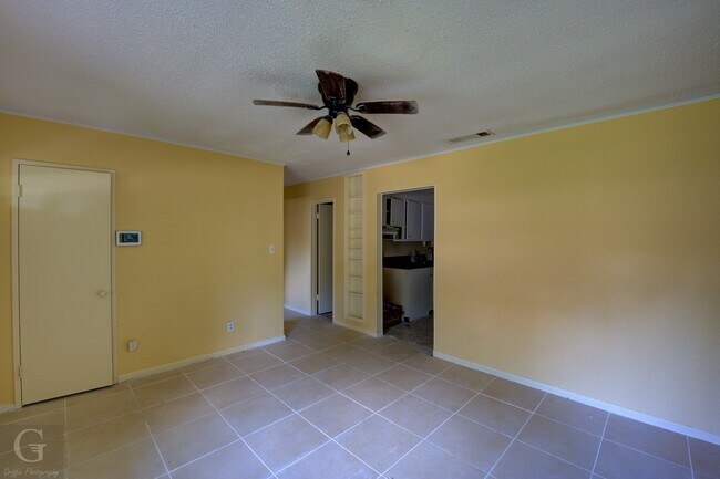 Photo - 3051 Amherst St