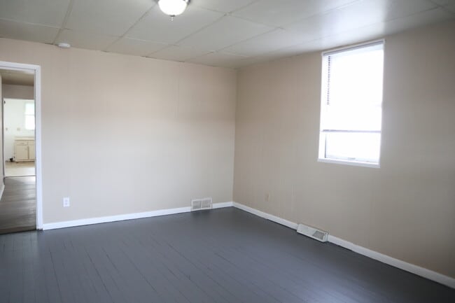 Photo - 823 Crest Ave