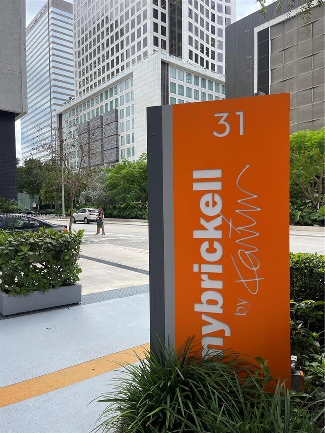 Building Photo - 31 SE 6th St Unit 2503