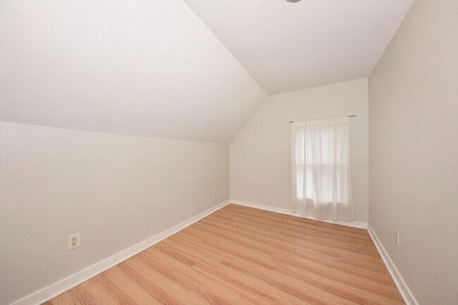 Photo - 2166 S 6th St