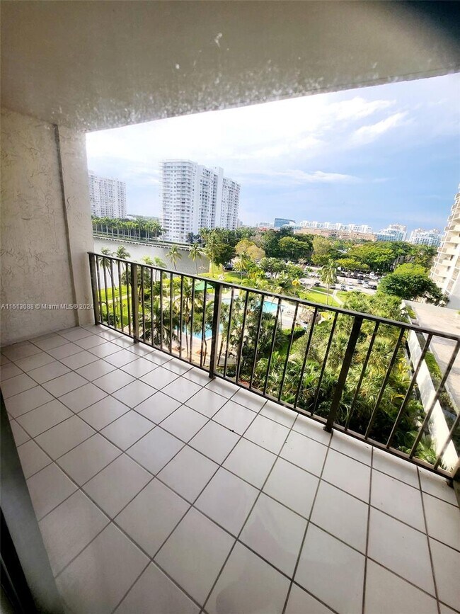 Photo - 18151 NE 31st Ct