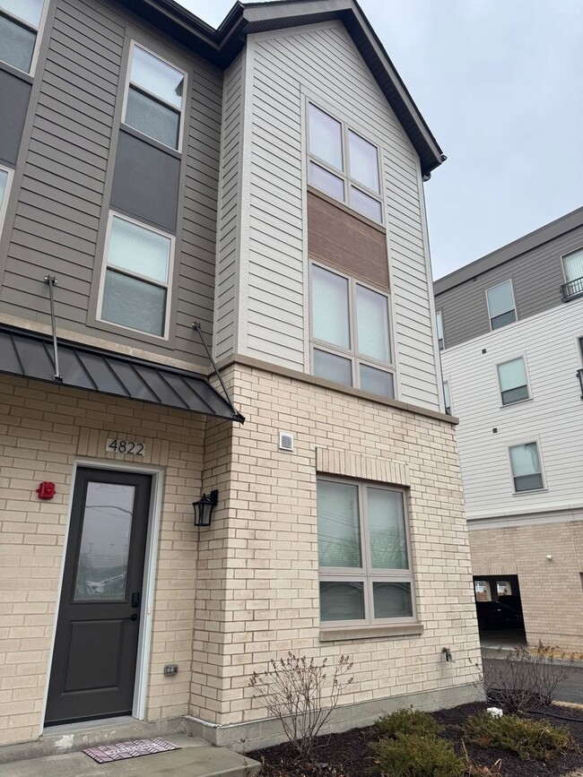 Building Photo - 4822 157th St Rental