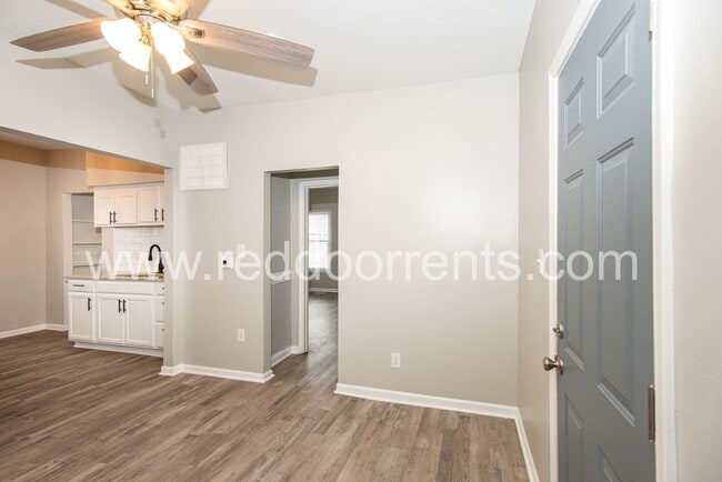 Photo - 1329 E Market St Unidad 3