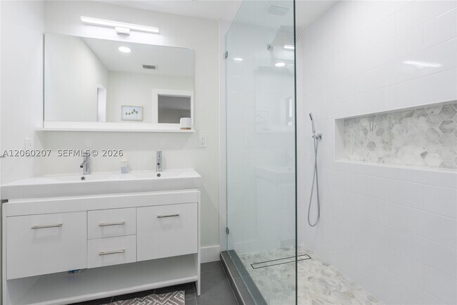 Photo - 510 SE 3rd Ave