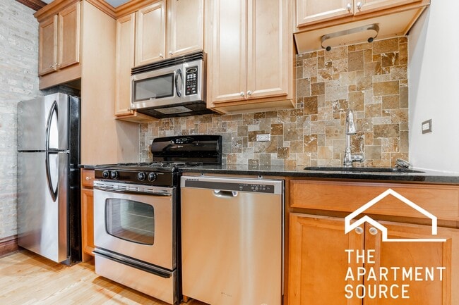 Building Photo - 2920 W Cullom Ave