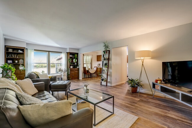 Photo - 16450 Dane Ct E