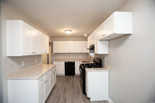 Photo - 909 Roseclair Dr House