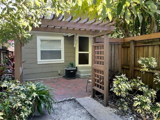Building Photo - 807 1/2 S Fremont Ave Unit #Upper Rental