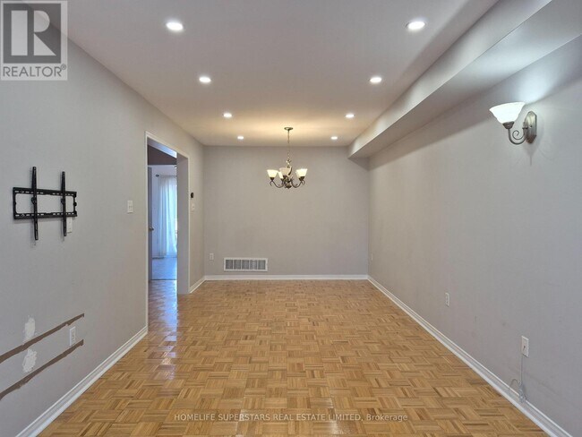Photo - 19 Foxchase Ave
