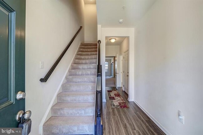 Building Photo - 8482 Hedwig Ln