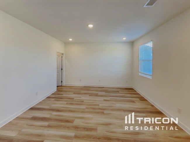 Photo - 281 Subban Ct