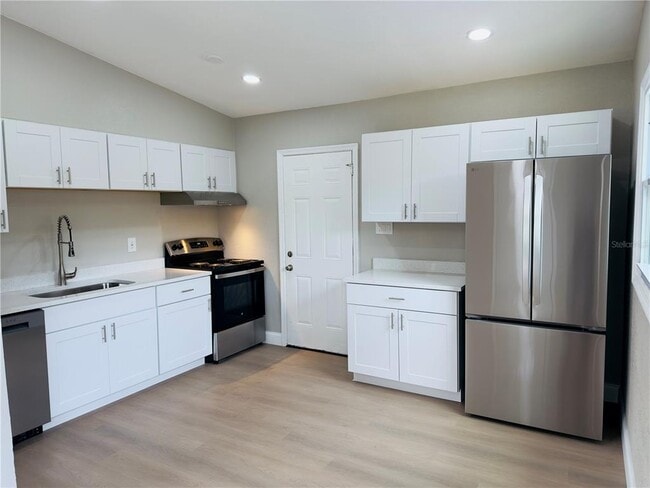 Photo - 3235 Oakley Ave S