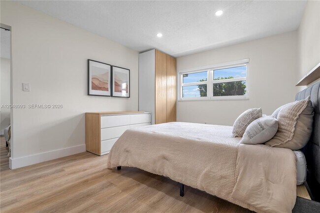 Photo - 9520 SW 8th St Unidad 203