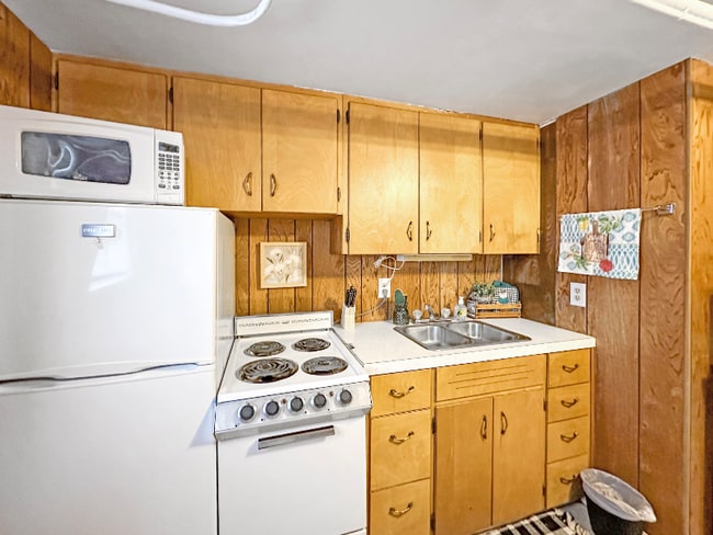 Building Photo - 208 2nd St S Rental