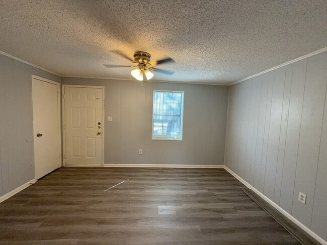 Photo - 1611 Voirin Rd