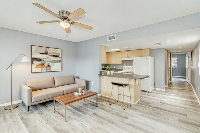 Building Photo - 2912 E Columbus Dr Unit 2