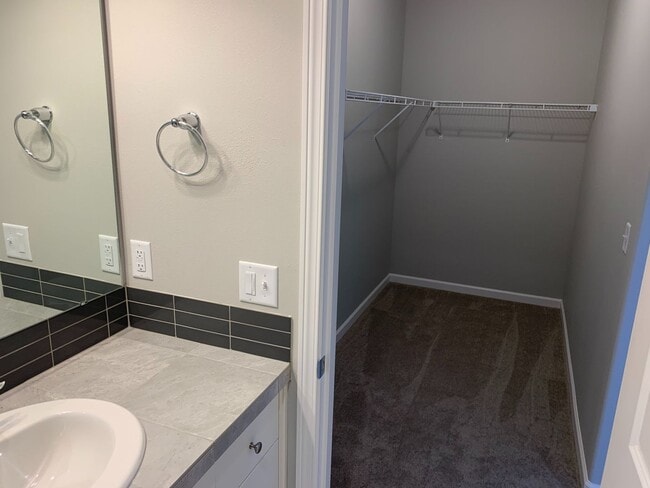 Photo - 807 NE Water Ave