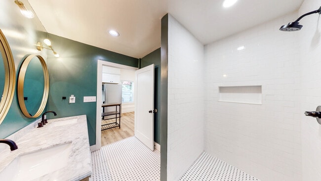 Photo - 2355 Hill St NW