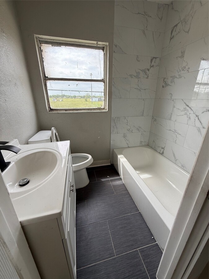 Photo - 126 W 6th St Unit 2