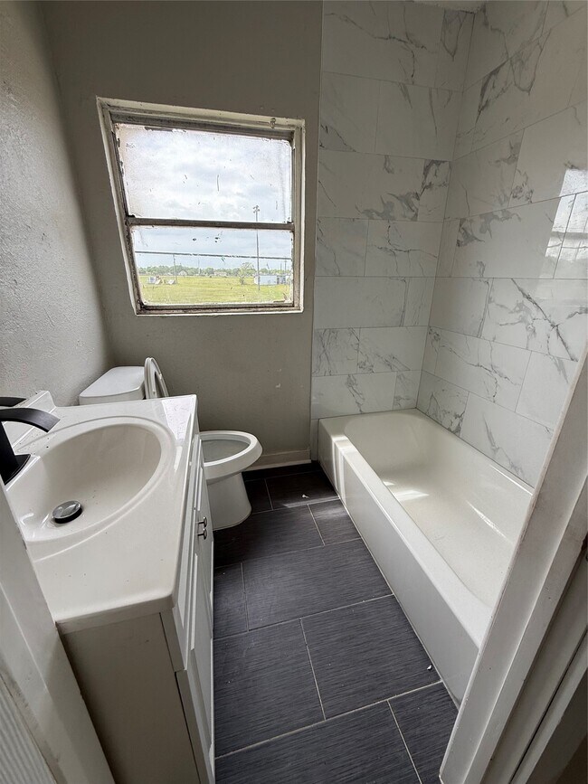 Photo - 126 W 6th St Unit 2