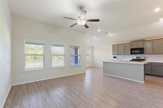 Photo - 1460 Acmite Ave