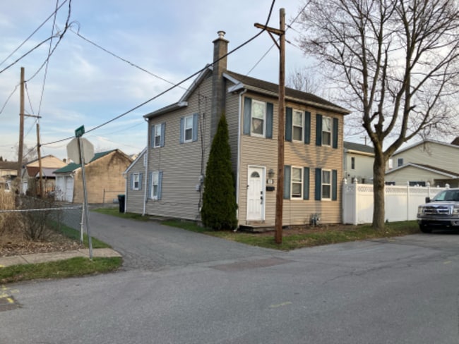 Photo - 139 Iron St