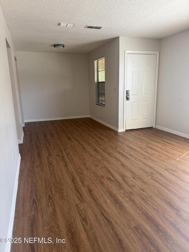 Photo - 459 Bentwood Ln