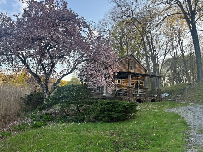 Photo - 227 Cedar Ln House