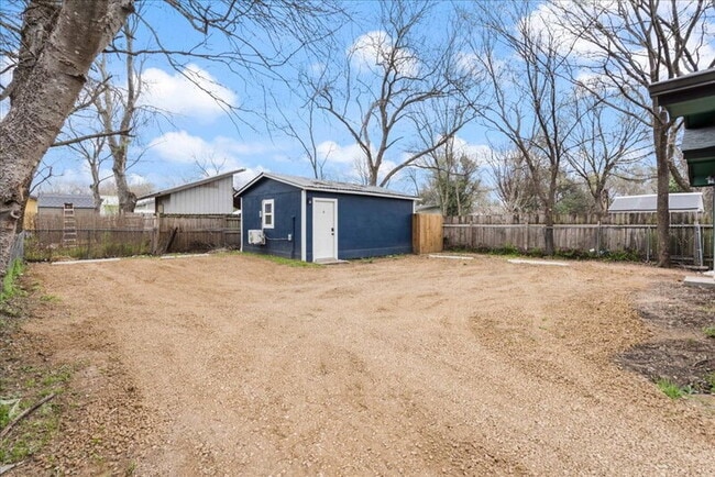 Building Photo - 1118 Ebert Ave Unit C