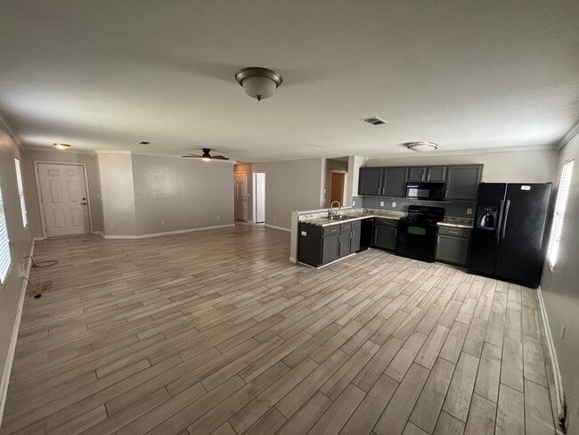 Photo - 306 Kenneth Blvd NW