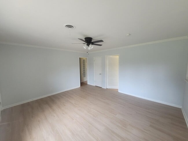 Photo - 2021 Greenbrier Rd