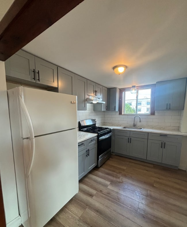 Building Photo - 90 Montaup St Unit 1