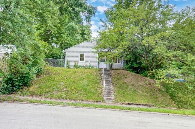 Photo - Three Bedroom Available in Dayton!
