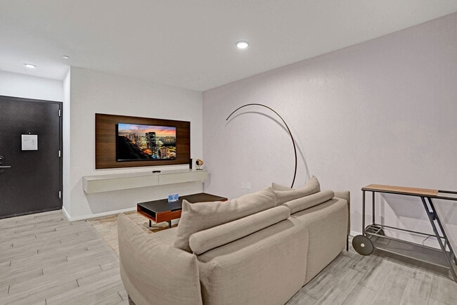 Photo - 398 NE 5th St Unidad SI ID1504052P