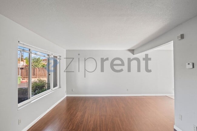 Photo - 38605 Royal Ann Common