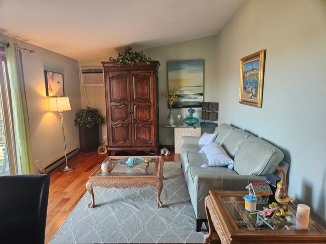 Building Photo - S818 Goldfinch Ct