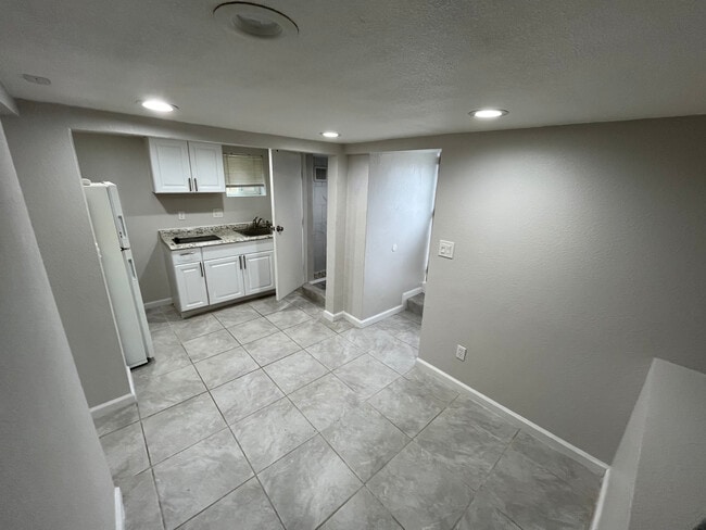 4042 Delta St Unidad Downstairs