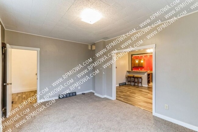 Photo - 1112 Main St