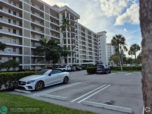 Building Photo - 3150 N Palm Aire Dr Unit 802 Rental