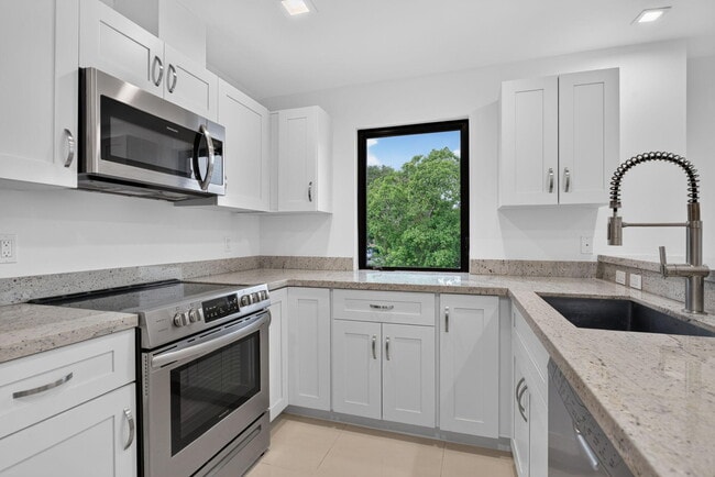 Photo - 444 NW 41st St