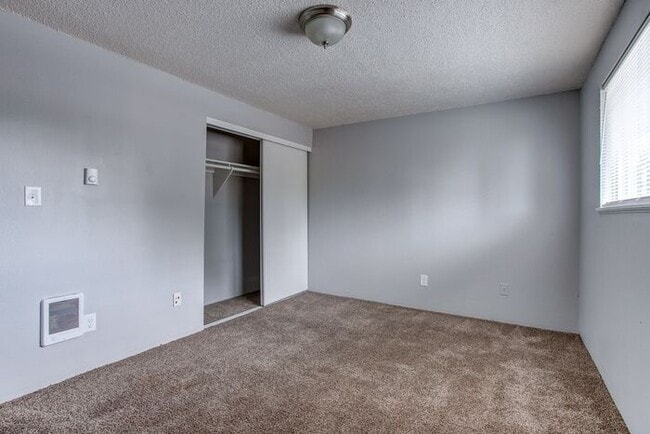 Photo - Lovely 2 Bedroom with Fireplace!! Hurry In...