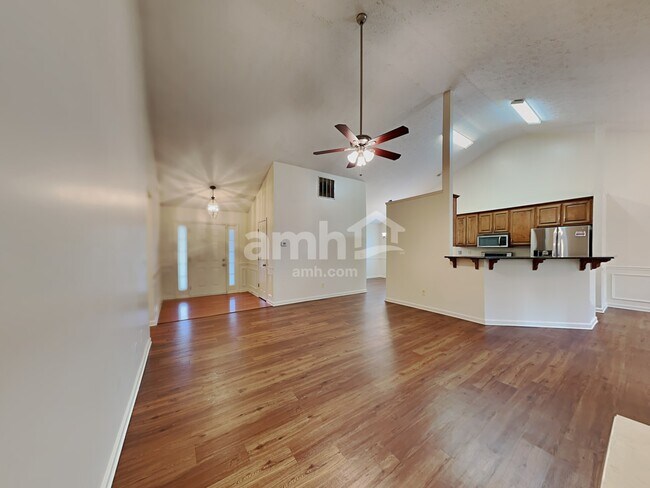 Photo - 389 Sunderland Way