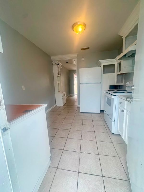 Photo - 429 W 18th St