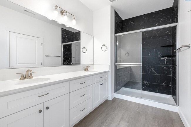 Photo - 6 to 18 mo lease available