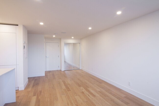 Photo - 4800 Maisonneuve Blvd W Unit 703