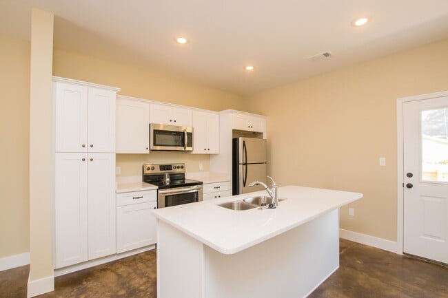 406 W Matthews Ave
